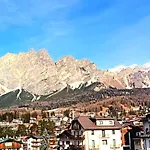 Luminoso E Centralissimo Attico, Splendida Vista Panoramica Sulle Dolomiti E Sulle Piste Olimpiche Apartment