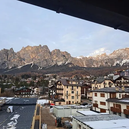 Luminoso E Centralissimo Attico, Splendida Vista Panoramica Sulle Dolomiti E Sulle Piste Olimpiche